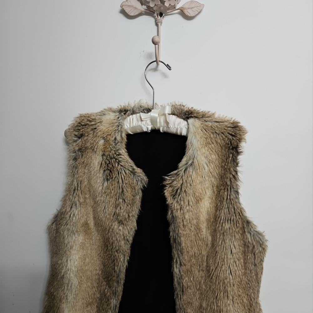 Zara Trafaluc Sleeveless faux fur vest sz small